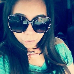 Meet your Posher, Adelaida