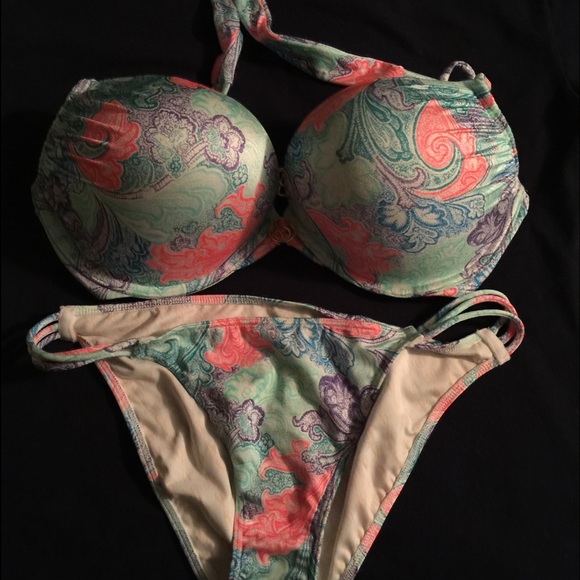 Victoria's Secret bombshell bikini