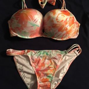 Victoria's Secret bombshell bikini