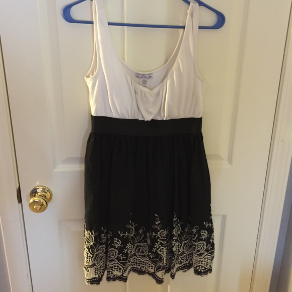 navy/white dress