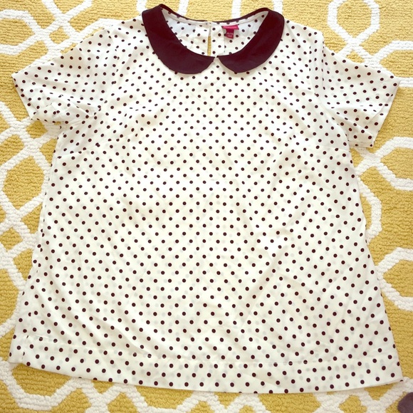 Black polka dot top w/peter pan collar