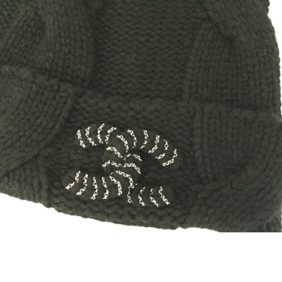 ✨SOLD✨ Chanel CC Chain Cashmere Hat - Picture 3 of 4