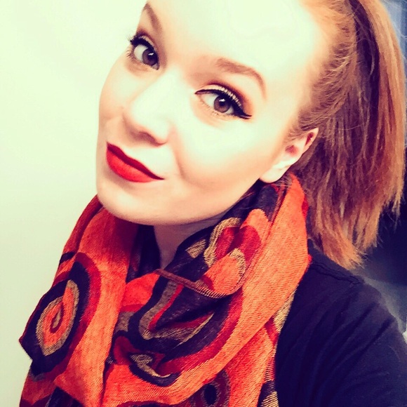 Meet your Posher, Rebecca - Picture 2 of 3