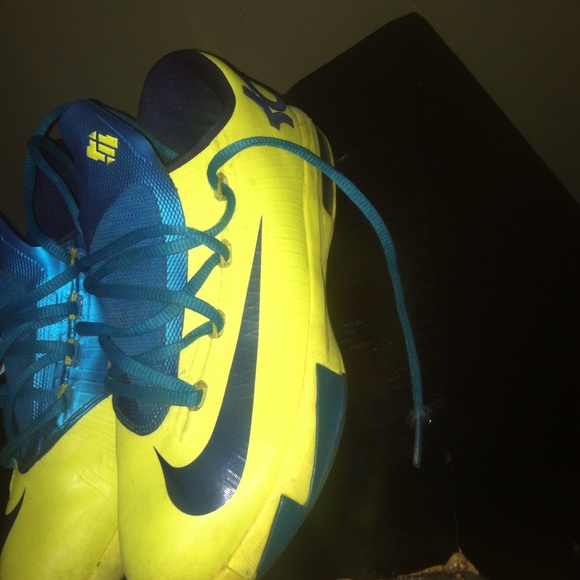 Sneakers - Picture 3 of 4