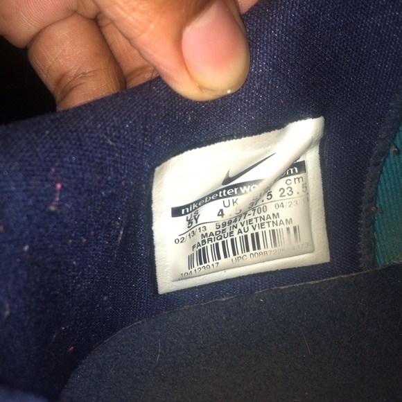 Sneakers - Picture 4 of 4