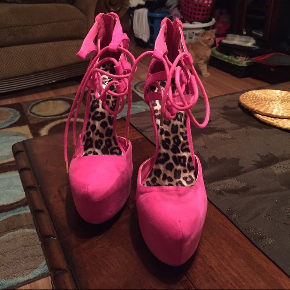 Hot pink heels - Picture 2 of 2