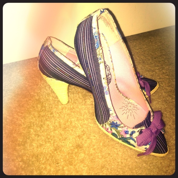 🎀Naughty Monkey Floral 3in Pumps🎀👠