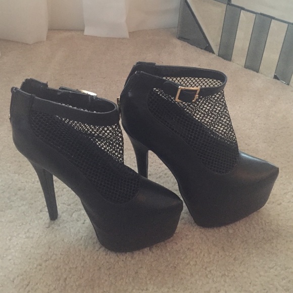 Blacks Fish Net Plat Form Heels - Picture 1 of 4