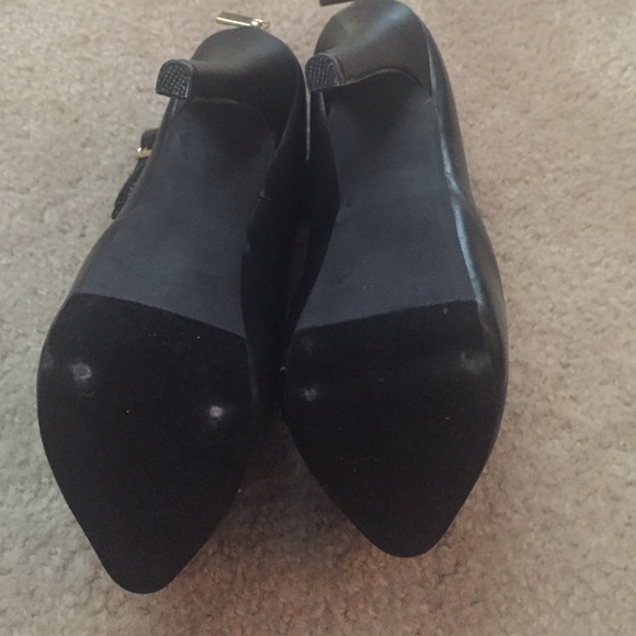 Blacks Fish Net Plat Form Heels - Picture 4 of 4