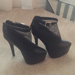 Blacks Fish Net Plat Form Heels