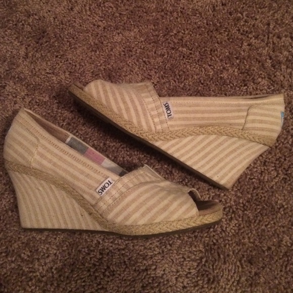 Toms Wedges Size 8.5