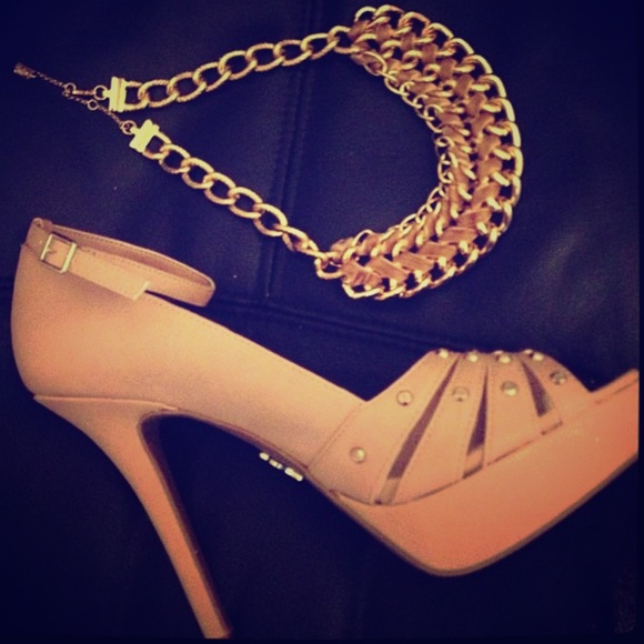 Jennifer Lopez unforgettable party shoes