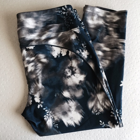 Simply Vera Vera Wang Pants - floral athletic capris.