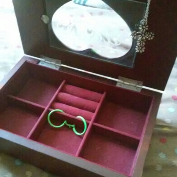 Jewelry box
