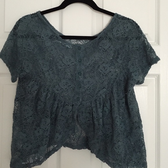 Lace crop top - Picture 2 of 3