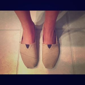 Women's TOMS size 9