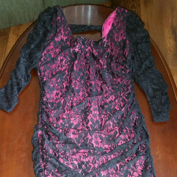 Dresses - Picture 3 of 4