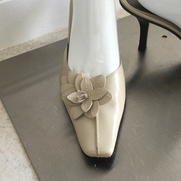 Shoes - Picture 2 of 4