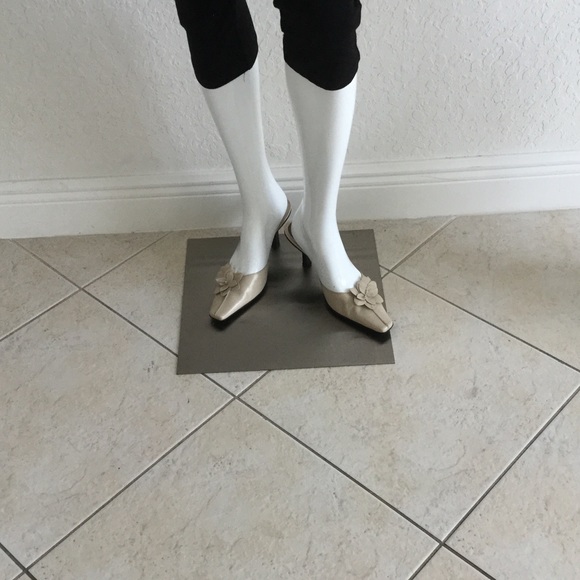 Shoes - Picture 3 of 4