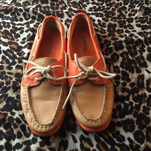 TAN/ORANGE SPERRYS
