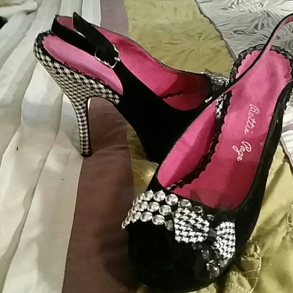 Bettie page stiletto heels nwot