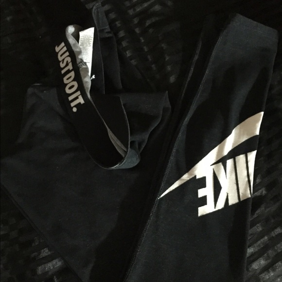 Nike Leg A See Swoosh Small