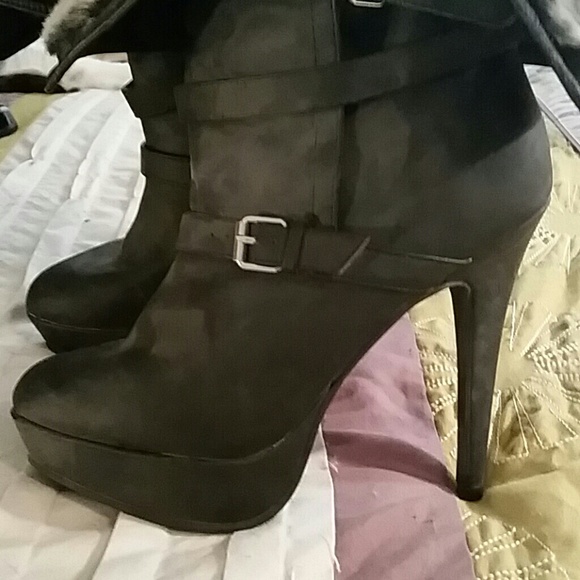 Faux fur black stiletto boots - Picture 2 of 2