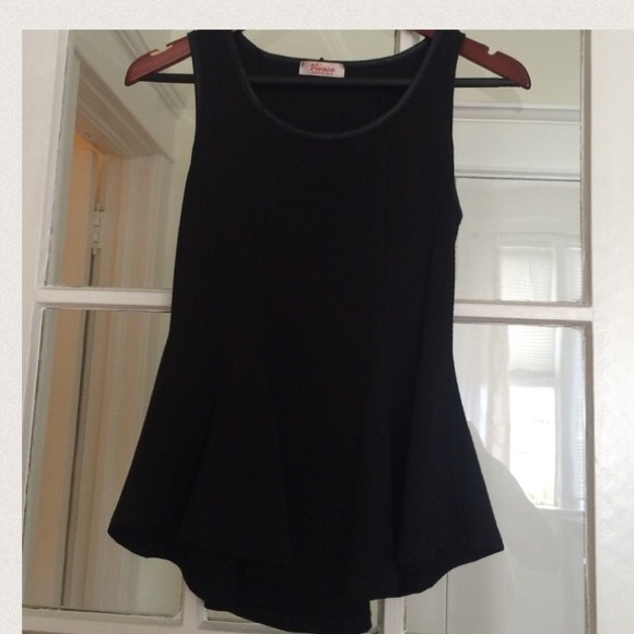 ❌SOLD❌ Black peplum top - Picture 2 of 4