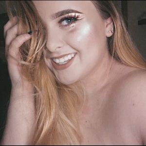 Meet your Posher, Caitlin