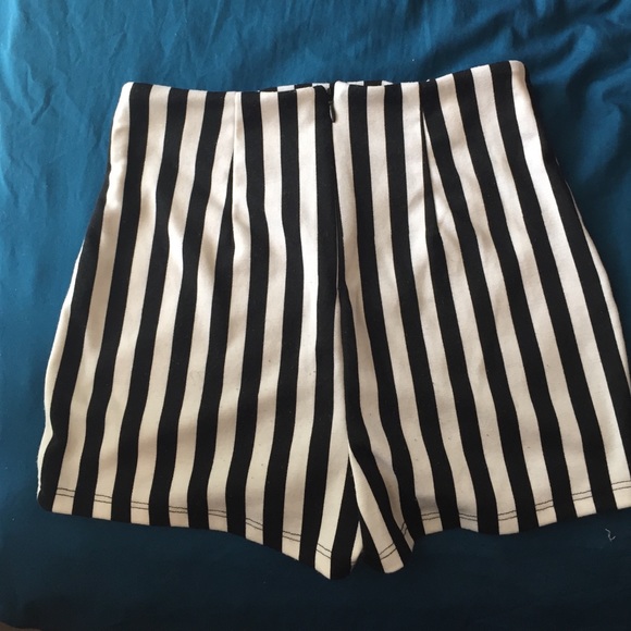 Striped high waist shorties - Picture 2 of 2