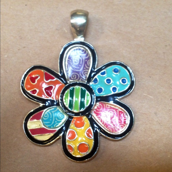 Colorful flower pendant