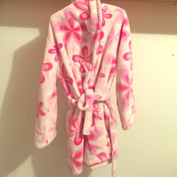 Cute thick robe!