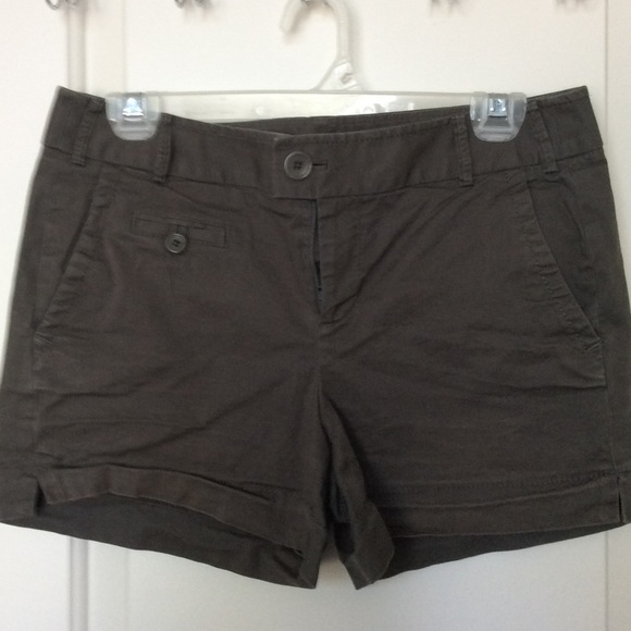 Olive green Banana Republic shorts size 4 - Picture 1 of 4