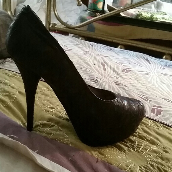 Brown textured stiletto pumps - Picture 2 of 4