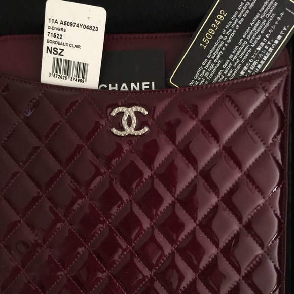 CHANEL Accessories - CHANEL BORDEAUX CLAIR QUILTED IPAD SLEEVE NWT box