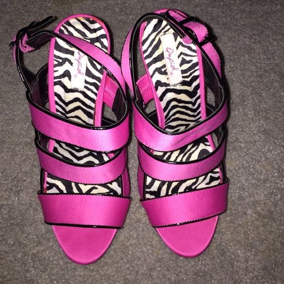 Pink Shoes💕 - Picture 2 of 4