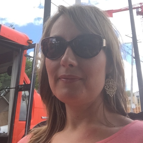 Meet your Posher, Charity