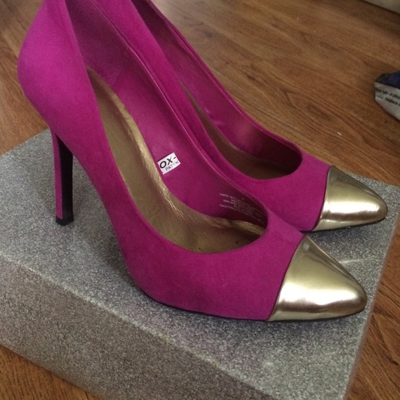 Fuchsia heels with gold tip