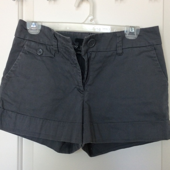Gray HM shorts size 6 - Picture 1 of 3