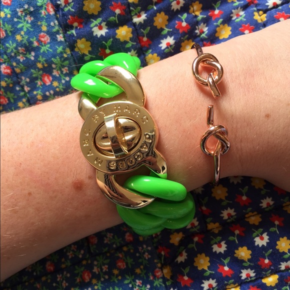 Marc by Marc Jacobs green acrylic clasp bracelet