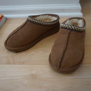 Chestnut Tasman Ugg Slippers