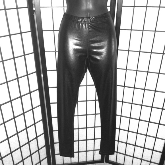 Black liquid leggings