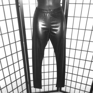 Black liquid leggings