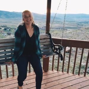 Meet your Posher, Courtney