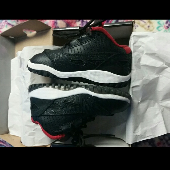 🔴🔴🔴SOLD🔴🔴🔴RETRO 11 LOW OG 2011 - Picture 2 of 2