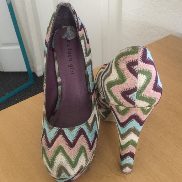 Zigzag design heels