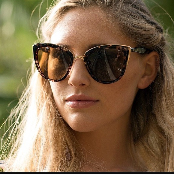 Quay My Girl Sunnies - Picture 2 of 2