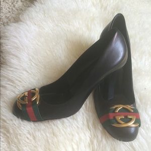 Authentic Gucci logo pumps.