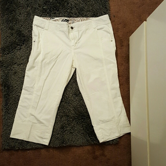 White Capris - Picture 1 of 4