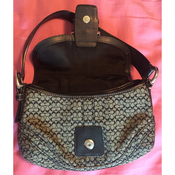 🚫🚫 SOLD 🚫🚫Authentic Coach Purse - Picture 3 of 4